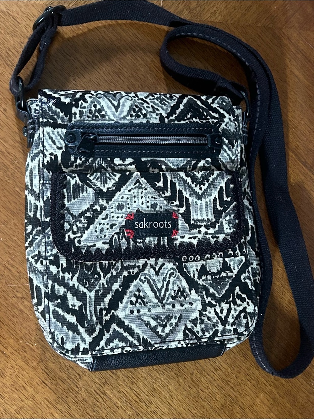 Sakroots Artist Circle Small Flap Messenger Bag Black White Boho Crossbody - Picture 2 of 7